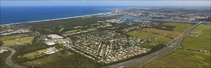 Pacific Paradise - Twin Waters - Sunshine Coast - QLD 2014 (PBH4 00 16428)